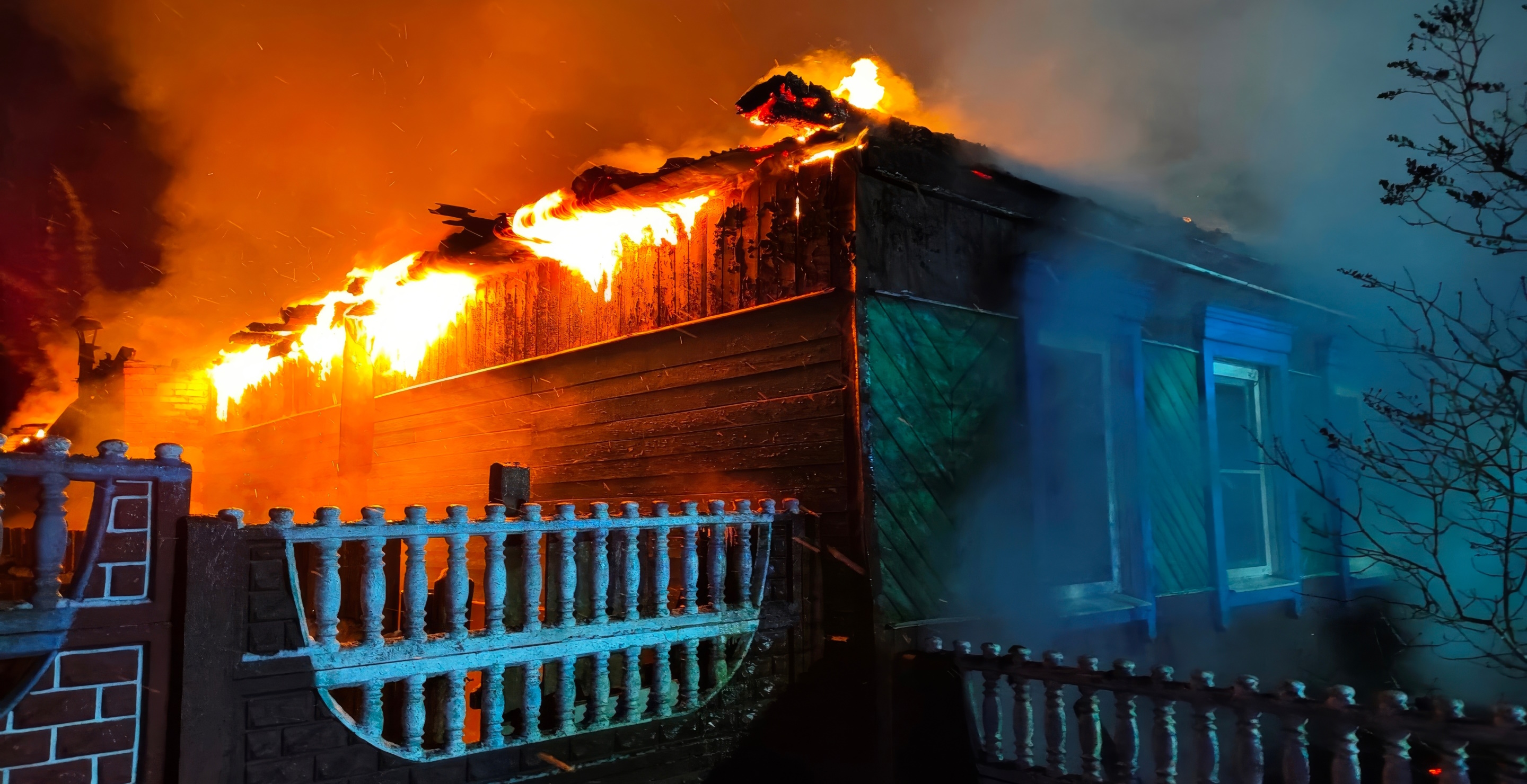 Teens Rescue Family As Garage Catches Fire, The Blaze Was Caught On Camera