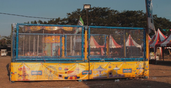 2-Year-Old Dies After Touching Electric Fence Near Fairground Ride