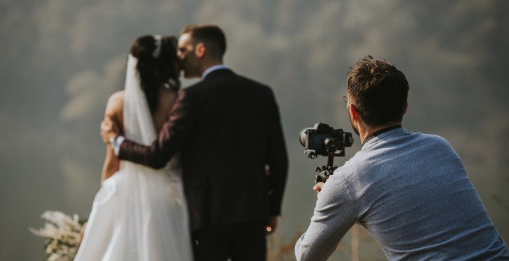 Clueless Wedding Photographer Took Picture Of The Wrong Wedding And Didn't Realize It