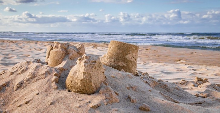 17-Year-Old Buried Alive After Digging Hole On Beach