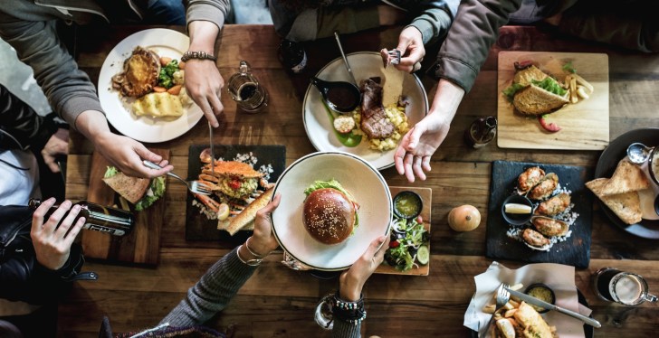 Man Angers Girlfriend After Refusing To Tip Rude Waitress