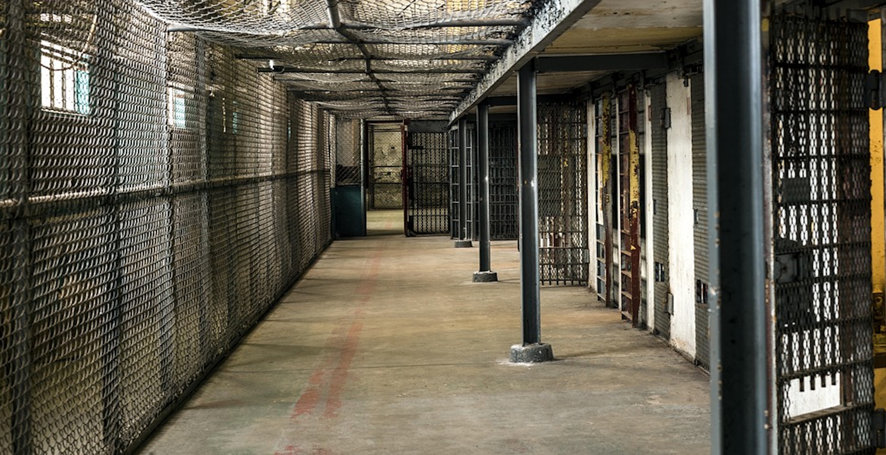 French Inmate Escapes Prison Hiding In Cellmate's Bag
