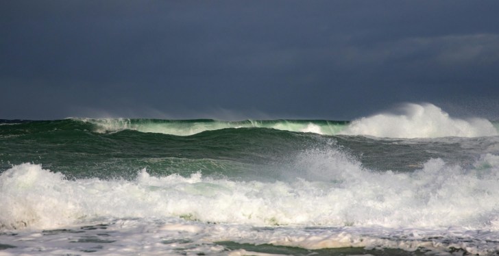 Tsunami Waves Reach US After Massive 8.8 Magnitude Earthquake Near Russia